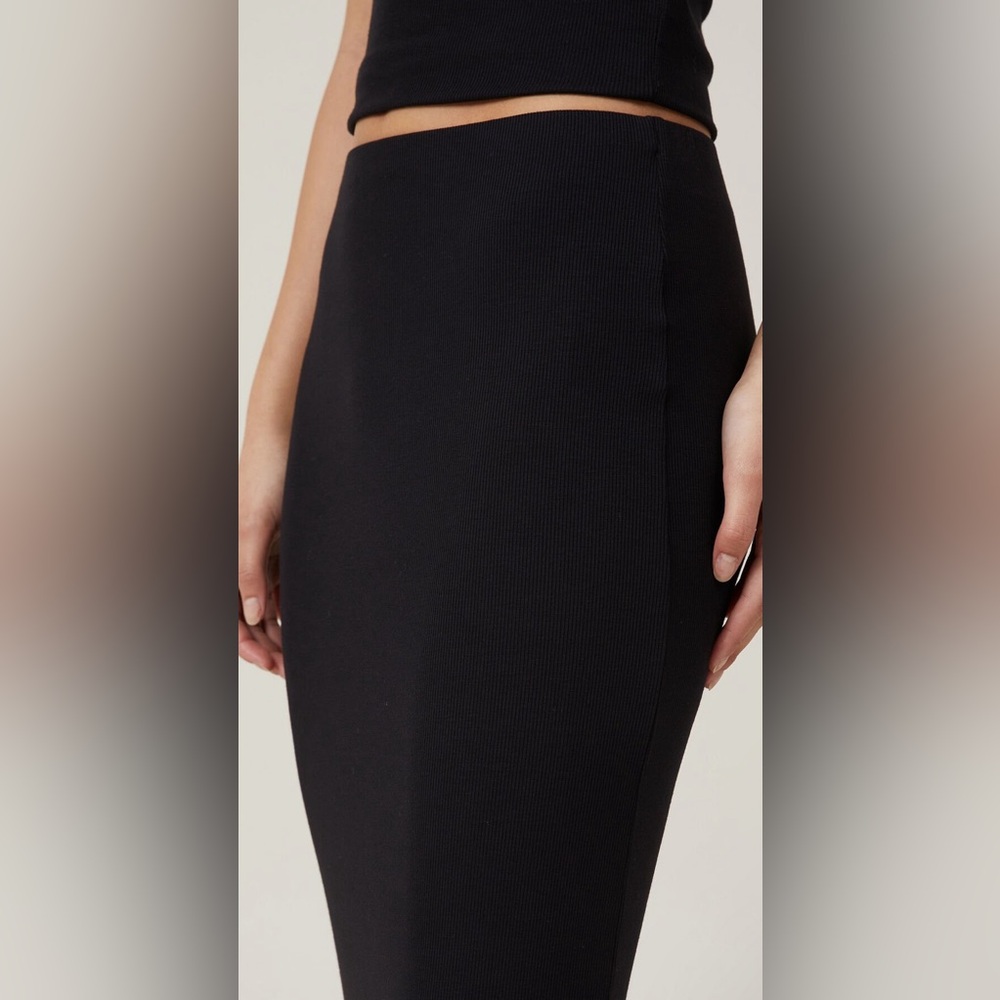 NEW! Low-rise Knit Ribbed Skirt